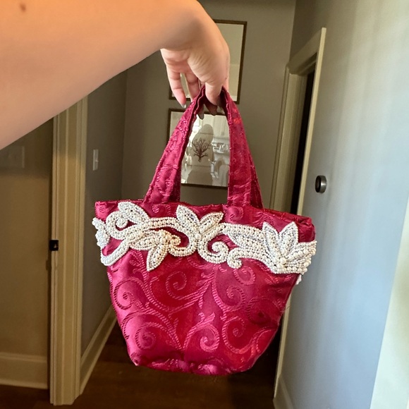 Vintage pearl embellished red bucket bag - Picture 6 of 7